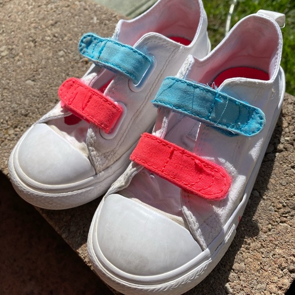 Converse girls size 10 - Picture 3 of 3